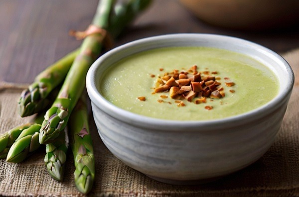 Creamy Asparagus and Leek Soup 