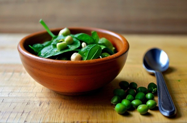 Simple Spinach and Pea Spring Salad